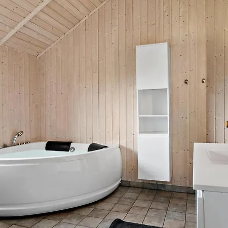 Дом отдыха Pet Friendly In Sydals With Sauna