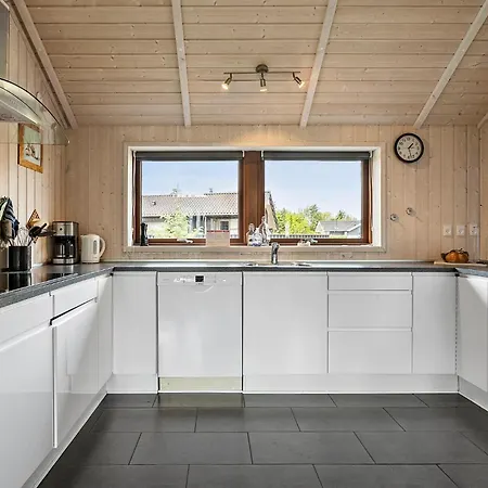 Pet Friendly In Sydals With Sauna * Nedre Lysabild